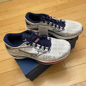 NWT Mizuno Wave Rider 1776